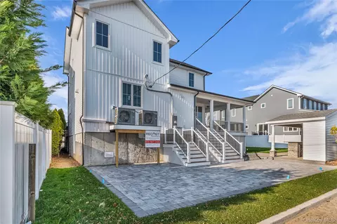 2437 Archer St, Seaford, NY 11783