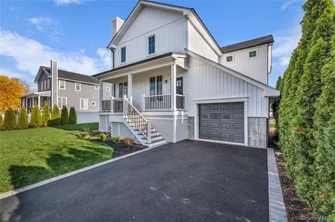 2437 Archer St, Seaford, NY 11783