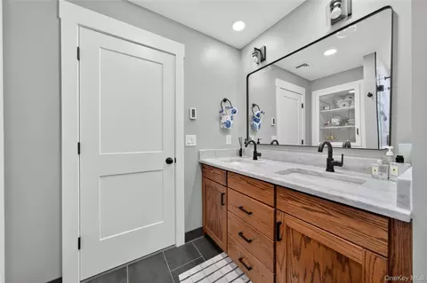 Bath - 3 Mountain Brook Rd, Cornwall, NY 12518 photo 4 of 5