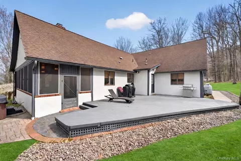 Exterior - 3 Mountain Brook Rd, Cornwall, NY 12518 photo 6 of 8