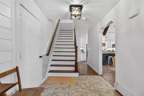 Entry Way - 3 Mountain Brook Rd, Cornwall, NY 12518 photo 2 of 4