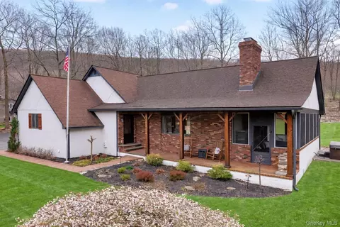 Exterior - 3 Mountain Brook Rd, Cornwall, NY 12518 photo 2 of 8