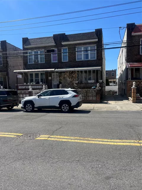 720 E 53rd St, Brooklyn, NY 11203