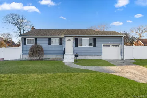 14 Platt Ave, West Babylon, NY 11704