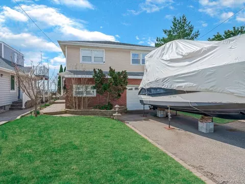 73 E Beach Promenade, Lindenhurst, NY 11757