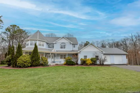 287 Dayton Ave, Manorville, NY 11949