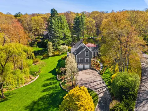 21 Hemlock Hls, New Castle, NY 10514