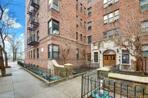 41-09 41st St, New York, NY 11104