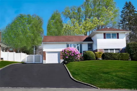 390 Townline Rd, Commack, NY 11725