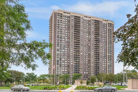 27010 Grand Central Pkwy #30V, Little Neck, NY 11362