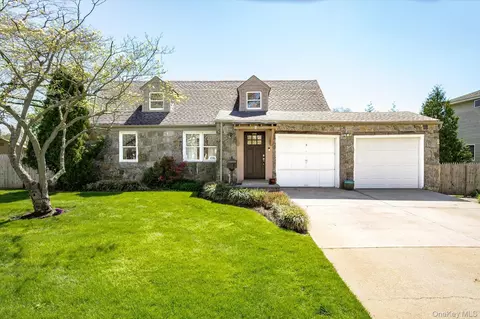 5 Erlwein Ct, Massapequa, NY 11758