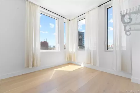 136-18 Maple Ave #5F, New York, NY 11355