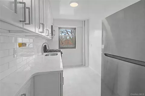 21-85 34th Ave #3B, Astoria, NY 11106