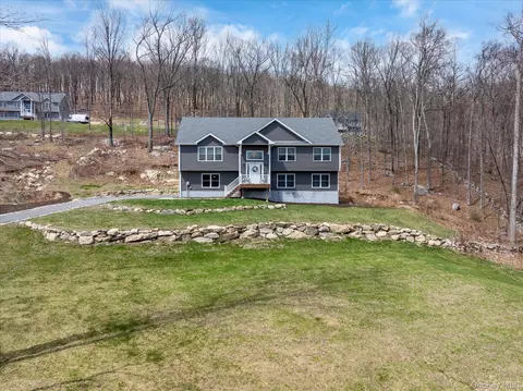 10 Eagle Hill Rd, Mahopac, NY 10541