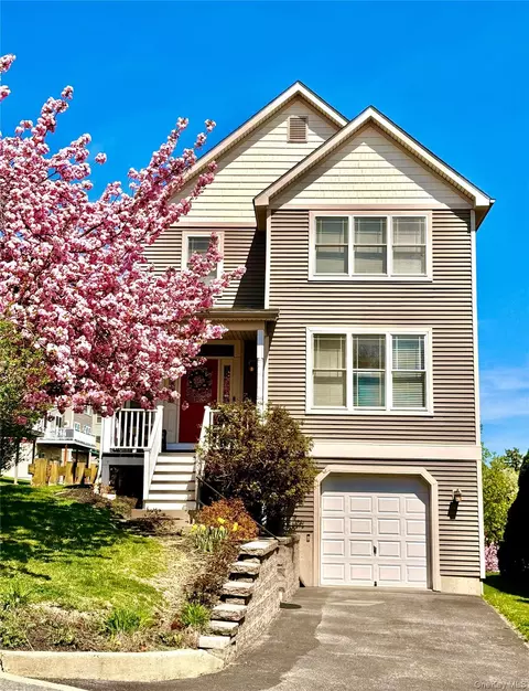 4 Broad St, Newburgh, NY 12550