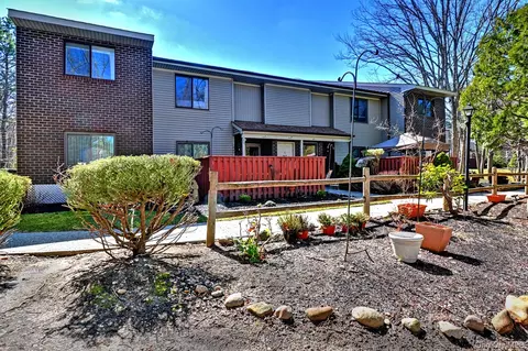 847 Skyline Dr, Coram, NY 11727