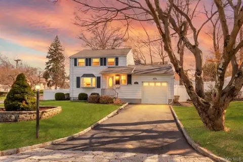 260 Roundhill Dr, Yonkers, NY 10710