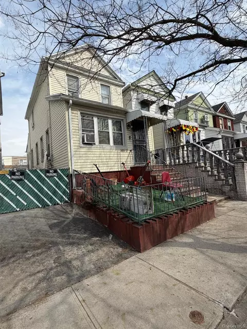 10317 104th St, New York, NY 11417