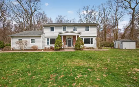 2 Fenimore Ln, Huntington, NY 11743