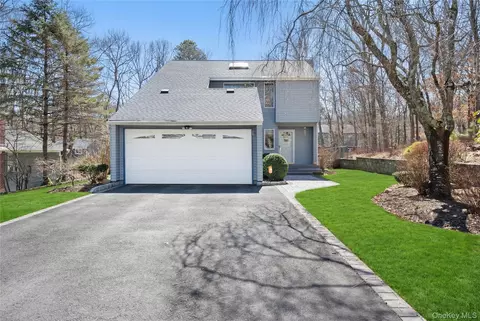 287 Peconic Ter, Calverton, NY 11933