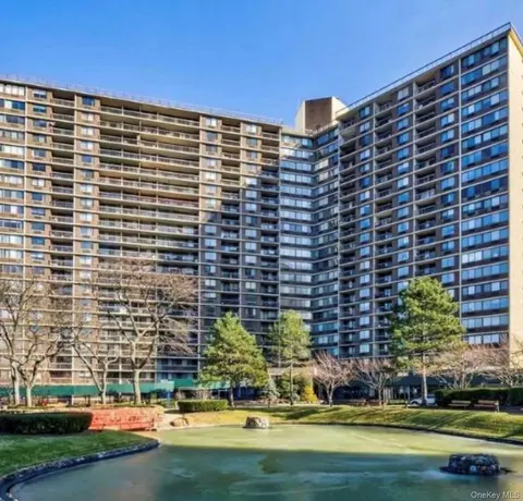 2 Bay Clb #10V, New York, NY 11360
