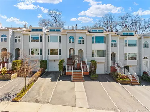 240-46 Oak Park Dr #37A, Douglaston, NY 11362