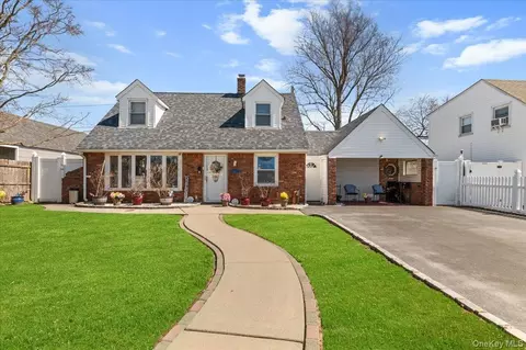 59 Slate Ln, Levittown, NY 11756