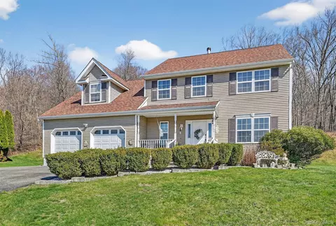 6 Rutland Ln, Newburgh, NY 12550