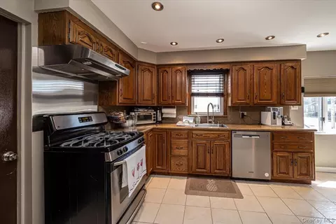 Kitchen - 19945 34th Ave, Flushing, NY 11358 photo 2 of 3