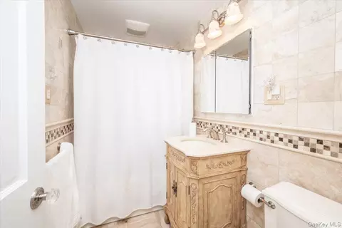 Bath - 19945 34th Ave, Flushing, NY 11358 photo 3 of 3