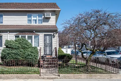 19945 34th Ave, Flushing, NY 11358