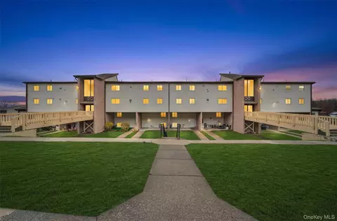 129 Concord Ln, Middletown, NY 10940