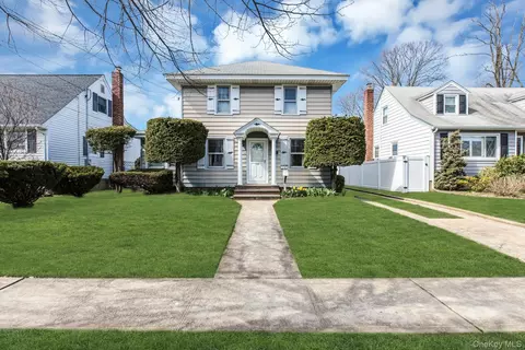 126 Stuyvesant Ave, Merrick, NY 11566