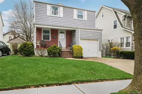 25 Adelaide St, Floral Park, NY 11001