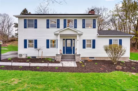 22 Blossom Hill Dr, Marlboro, NY 12542