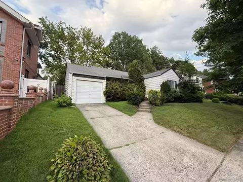 6447 215th St, New York, NY 11364