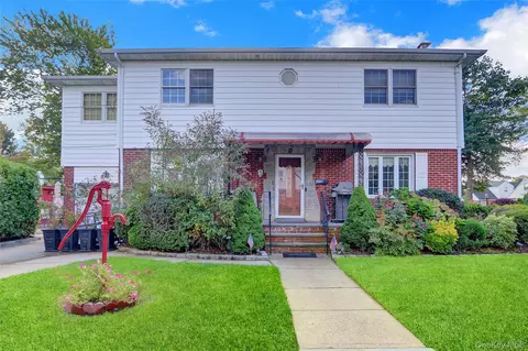54 Nugent St, North Hempstead, NY 11040