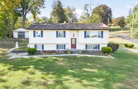 7 Mount Rose Rd, Marlboro, NY 12542