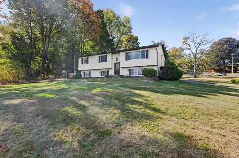 7 Mount Rose Rd, Marlboro, NY 12542