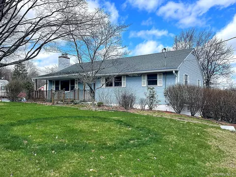 4 Claire Ann Dr, Warwick, NY 10990