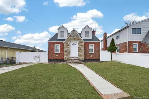 24 Madison Ave, Hempstead, NY 11550