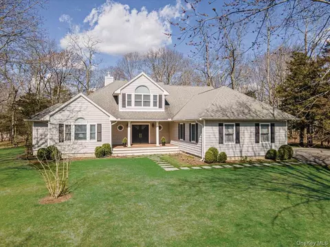 441 S Country Rd, Brookhaven, NY 11772