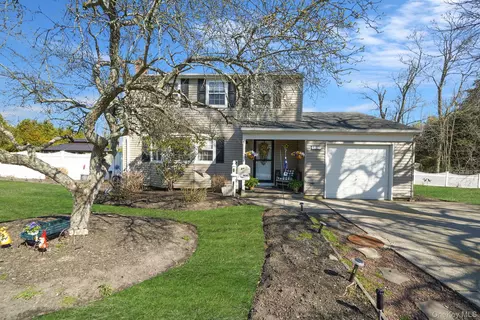 9 Southern Blvd, Brookhaven, NY 11772
