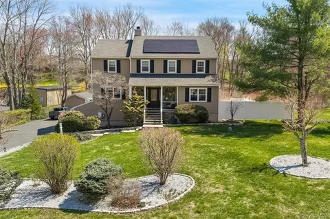 19 Peachtree Dr, Cortlandt, NY 10567