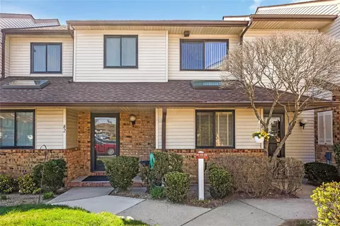 82 Cottonwood Ct #82, Wantagh, NY 11793