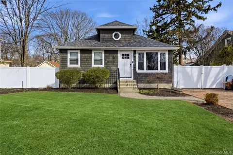 Exterior - 205 Oak St, Patchogue, NY 11772 photo 5 of 5