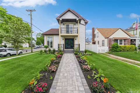 85-44 247th St, New York, NY 11426