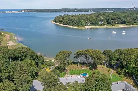 88 Dyke Rd, Setauket, NY 11733