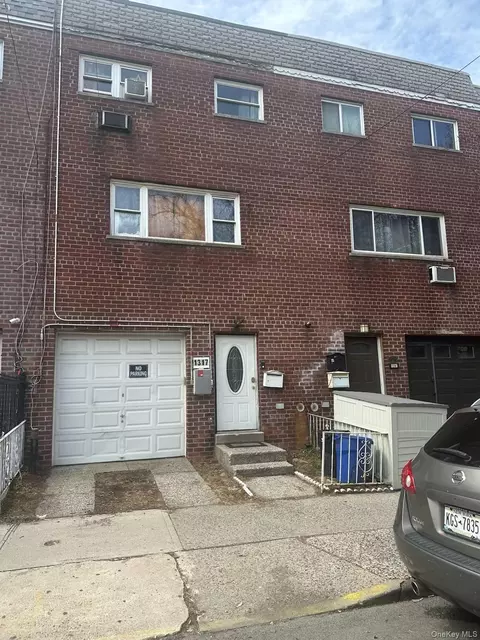 1317 Stratford Ave, New York, NY 10472