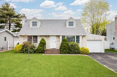 64 Arlyn Dr E, Massapequa, NY 11758